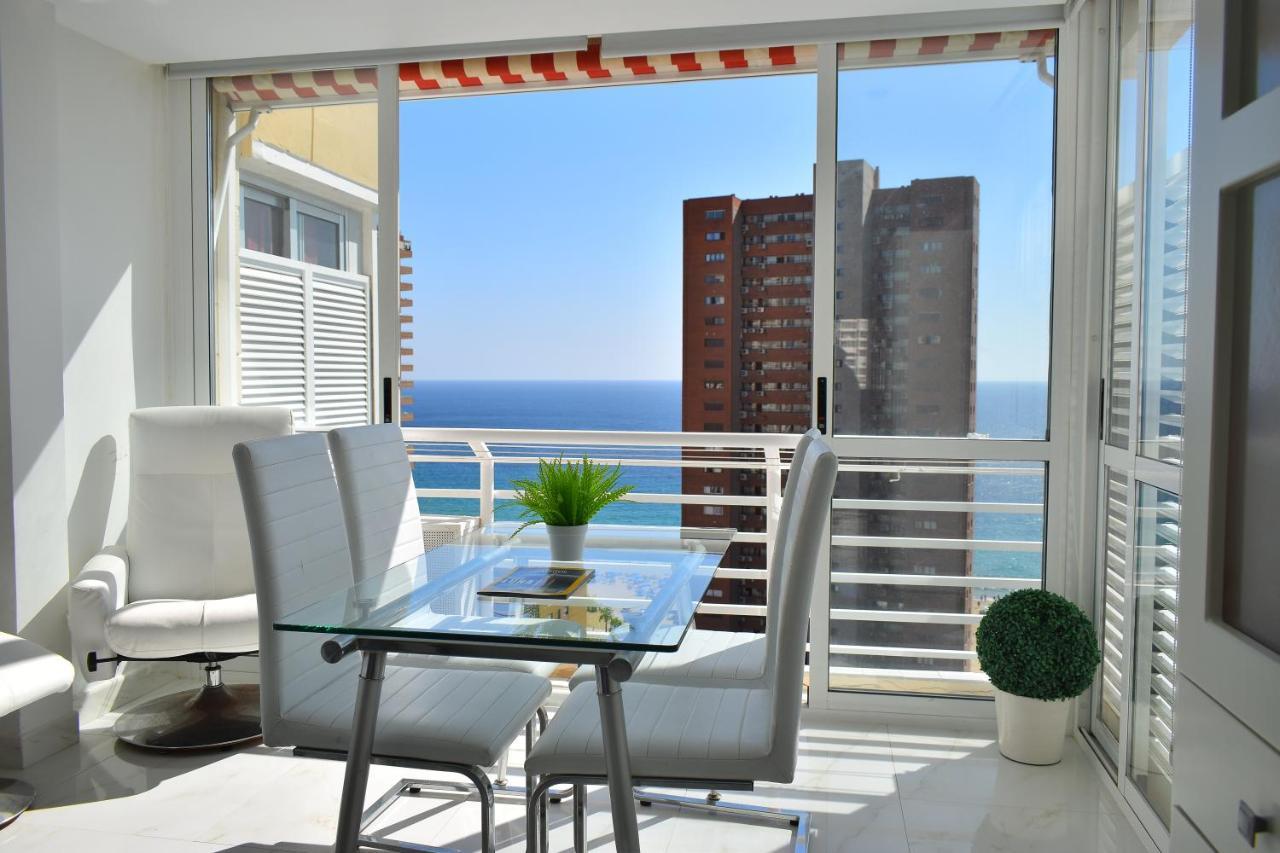 Los Caballos Vip Playa Levante Benidorm Exterior photo