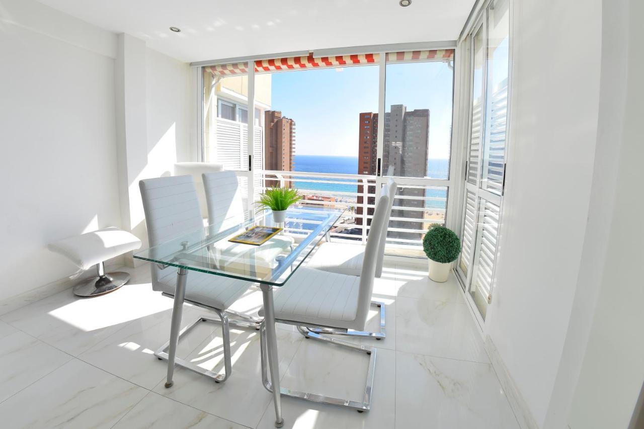 Los Caballos Vip Playa Levante Benidorm Exterior photo