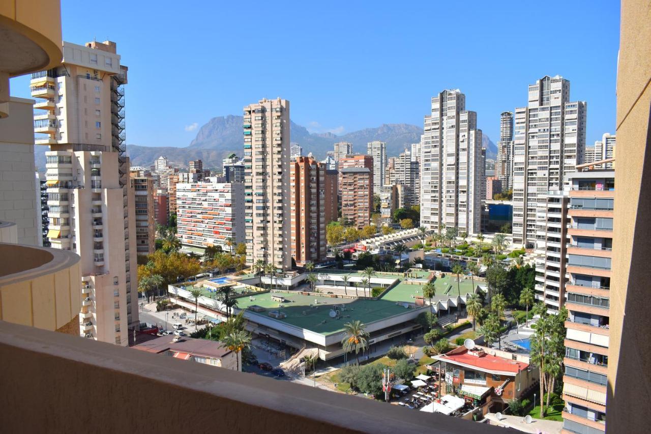 Los Caballos Vip Playa Levante Benidorm Exterior photo