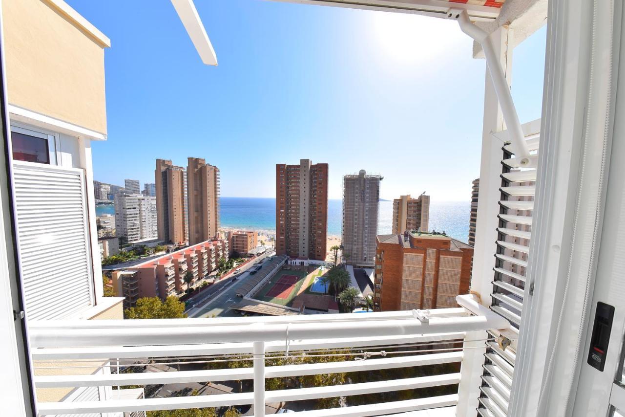 Los Caballos Vip Playa Levante Benidorm Exterior photo