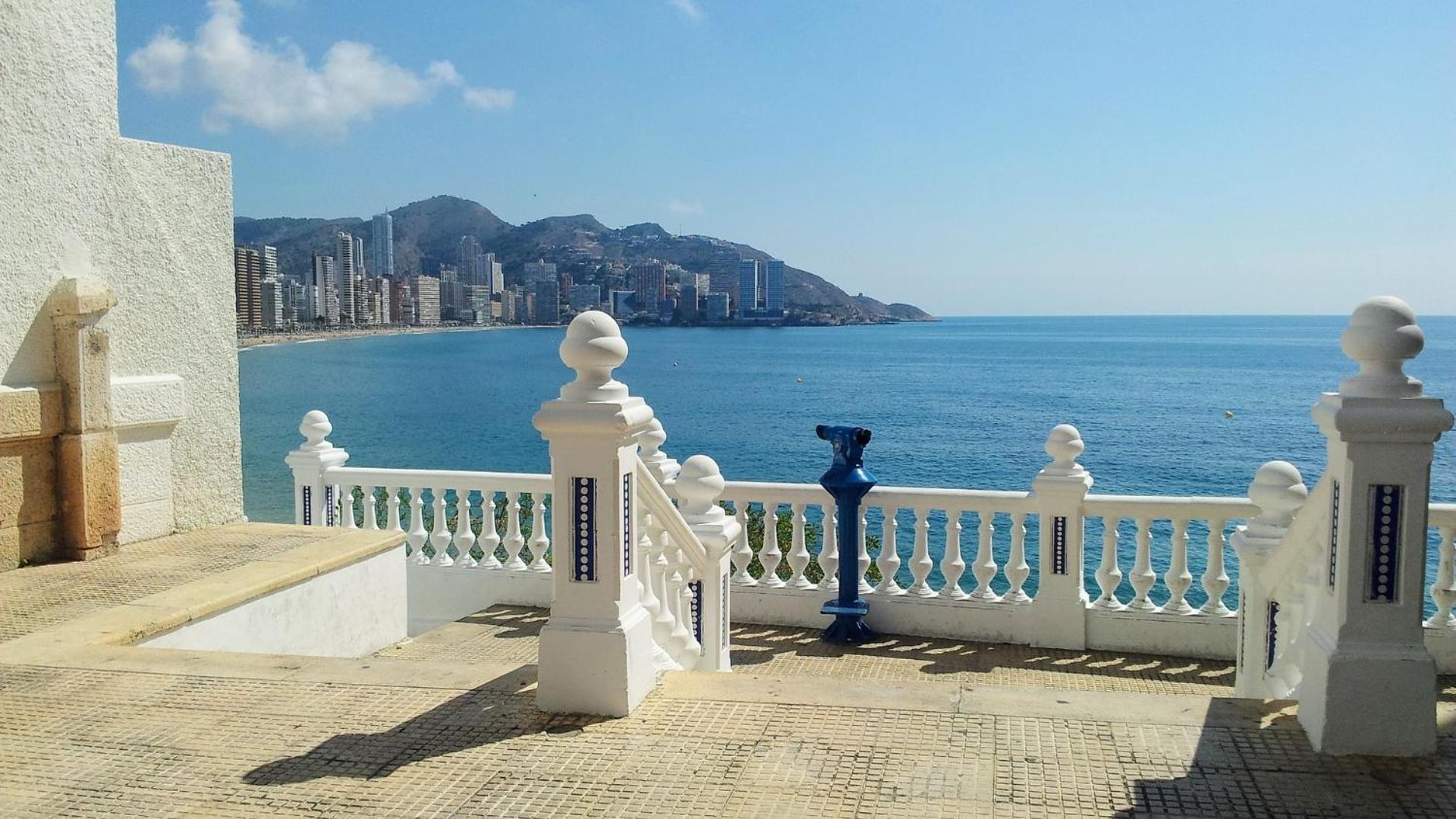 Los Caballos Vip Playa Levante Benidorm Exterior photo